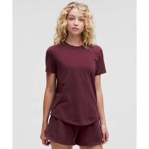 Lululemon Love Curved Hem Womens T Shirt 6 Burgundy Short Sleeve Crew Neck Logo